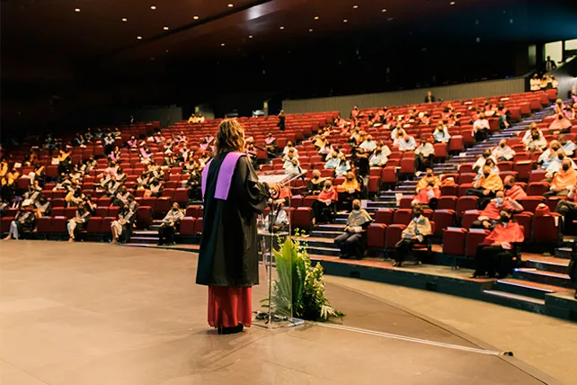 Graduacion-Universidad-Villanueva